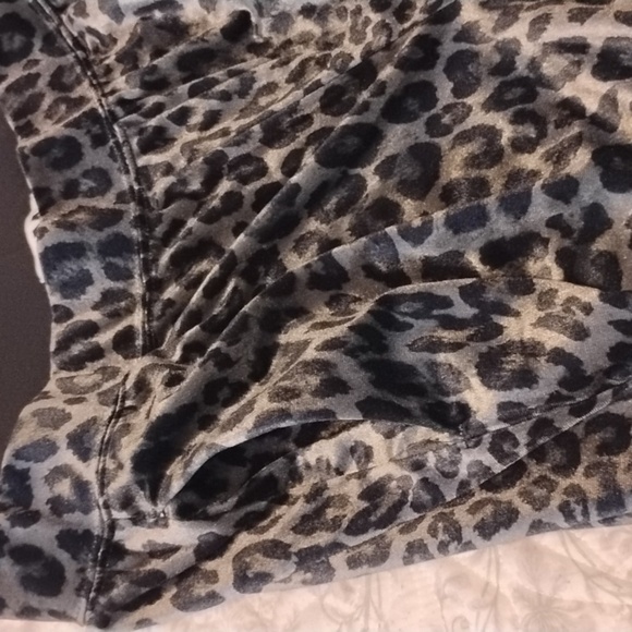 Pam & Gela Woman's Leopard Print Pull Up Pants With Side Slits, Size: M - Picture 5 of 12